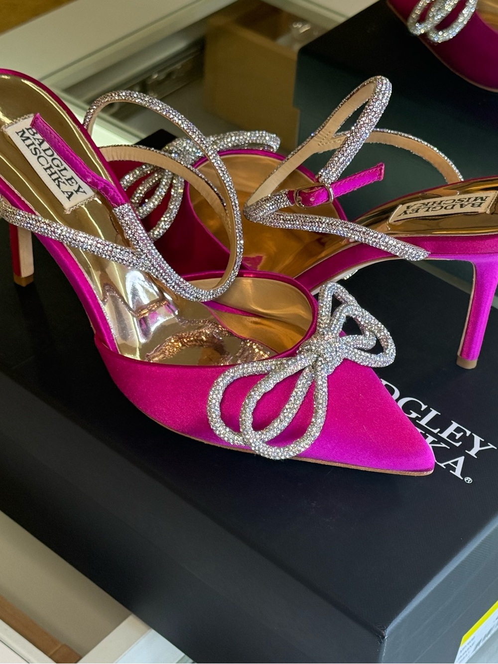 Badgley Mischka Jasmine Fuchsia Rhinestone Bow Satin Heels 8.5 New